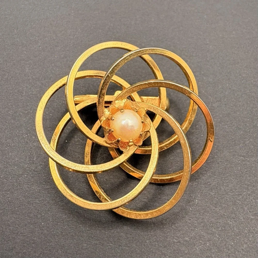 Vintage Spirals Circle Swirl Brooch‎ Gold Tone w/ Faux Pearl Classic Glam
